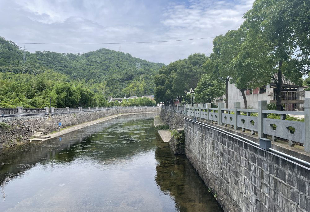 Ada hujan sedang hingga lebat di bagian selatan Ningbo hari ini