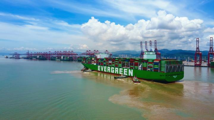 Pelabuhan Zhoushan Ningbo terhubung dengan kapal kontainer terbesar di dunia, Changyi