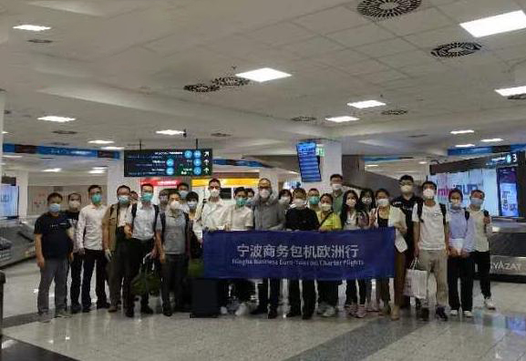Setelah penerbangan selama 12 jam, 36 pekerja perdagangan asing tiba dengan selamat di Budapest
