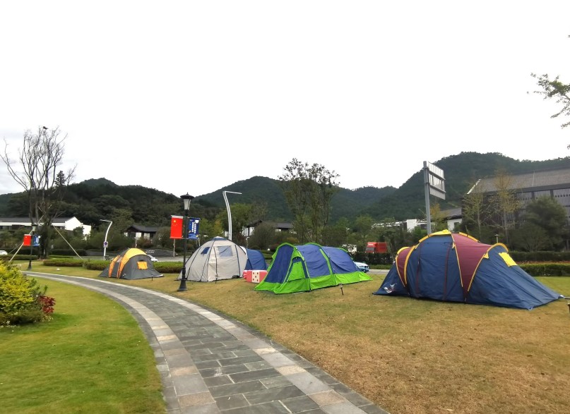 Apa perbedaan antara tenda satu lapis dan tenda dua lapis?