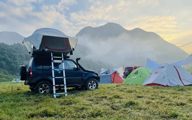 Mengapa Tenda Truk Menjadi Pilihan Utama untuk Petualangan Luar Ruangan?