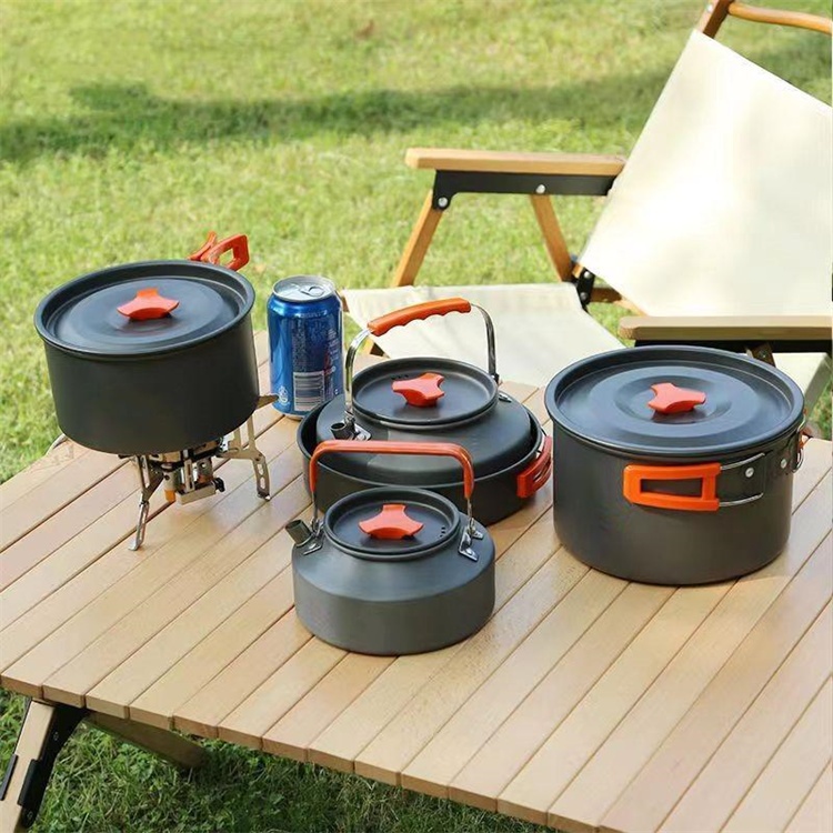 Set peralatan masak berkemah