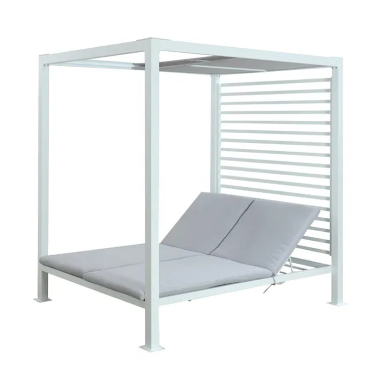 Kursi Sunbed Teras Luar Ruangan dengan Bantal